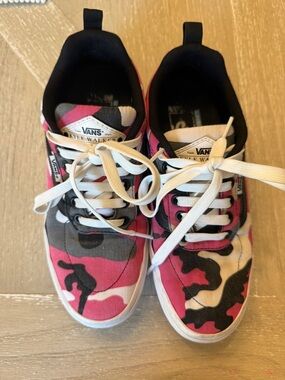 Vans Pink Black Gray Camo Low-Top Skate Shoes Kyle Walker Men’s 6